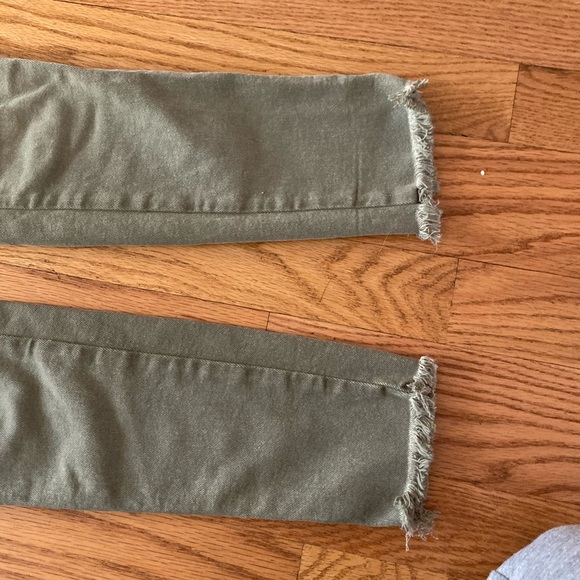 Free People Skinny Jeans. Mid/high rise. Size 24. - Picture 5 of 5